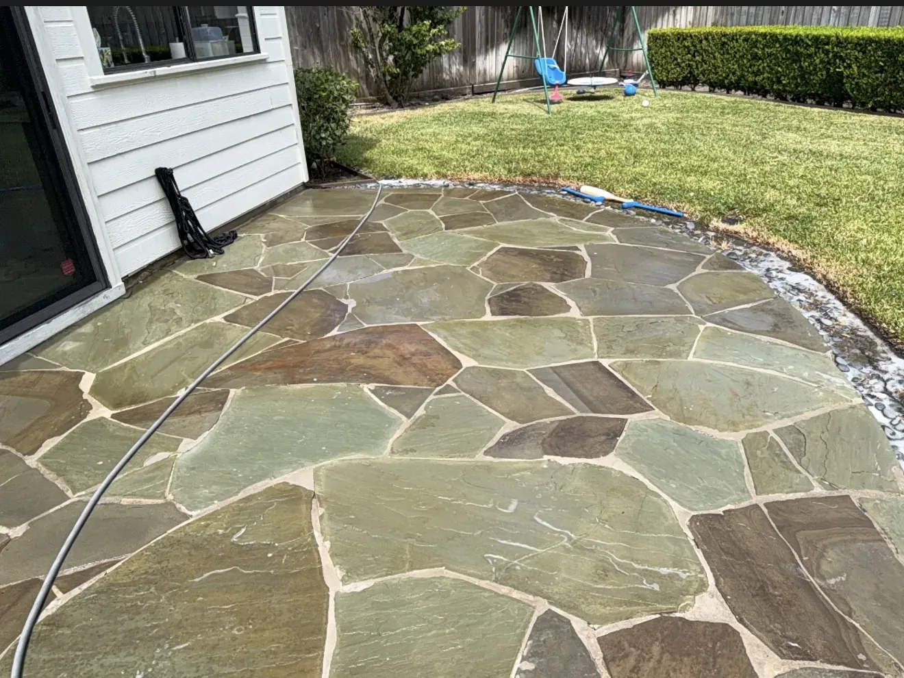 Clean flagstone patio in Houston after cleaning
